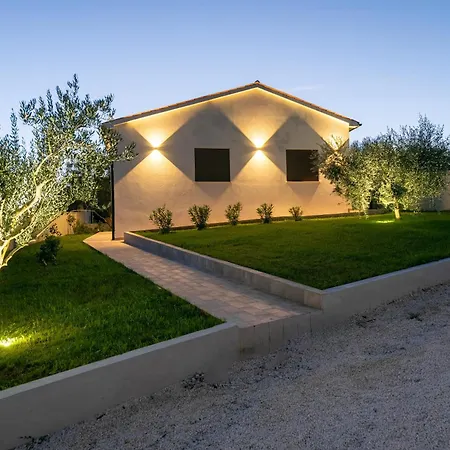 Casa Canziana For 6 People With Private Pool In فيلة بولا