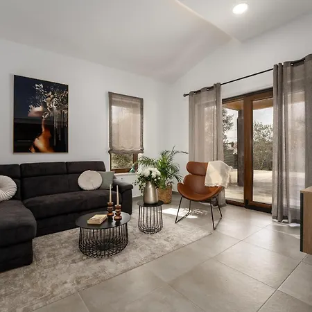 Casa Canziana For 6 People With Private Pool In Vila