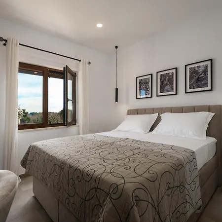 Vila Casa Canziana For 6 People With Private Pool In Pula