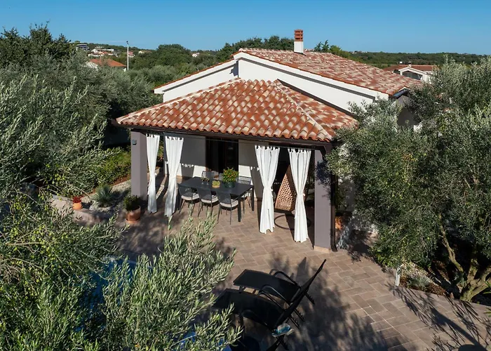 Villa Casa Canziana For 6 People With Private Pool In