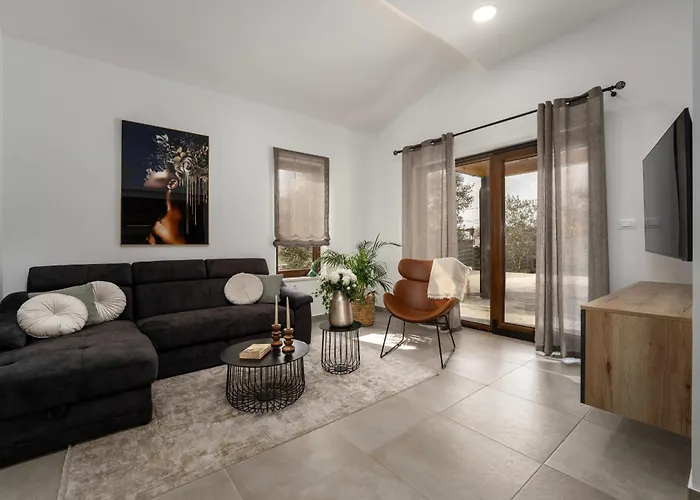 Casa Canziana For 6 People With Private Pool In Vila