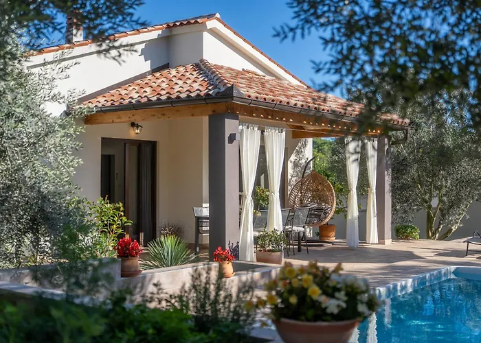 Casa Canziana For 6 People With Private Pool In Pula