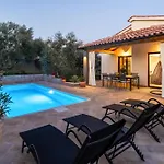 Casa Canziana For 6 People With Private Pool In * Pola