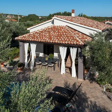 Villa Casa Canziana For 6 People With Private Pool In