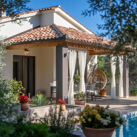 Casa Canziana For 6 People With Private Pool In *