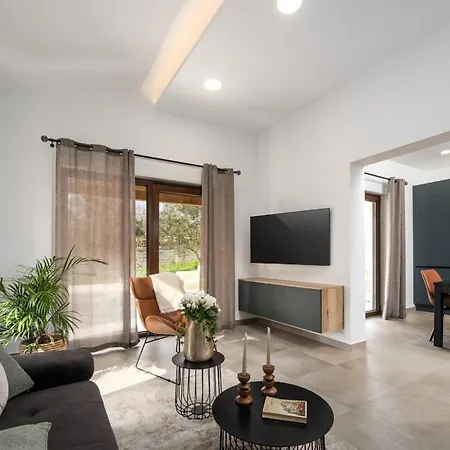 Casa Canziana For 6 People With Private Pool In Villa