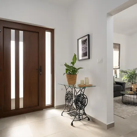 Villa Casa Canziana For 6 People With Private Pool In Pola