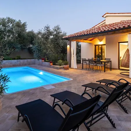 Casa Canziana For 6 People With Private Pool In * Пула