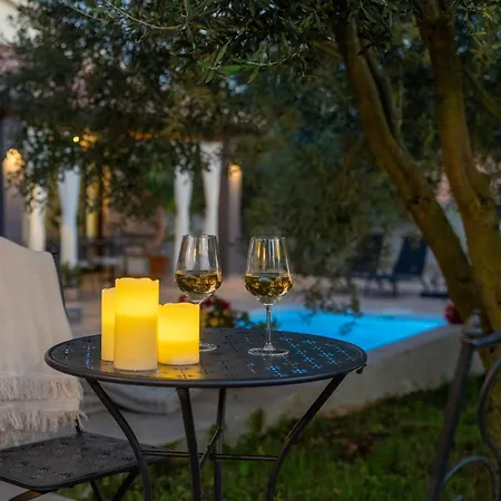 Casa Canziana For 6 People With Private Pool In Пула