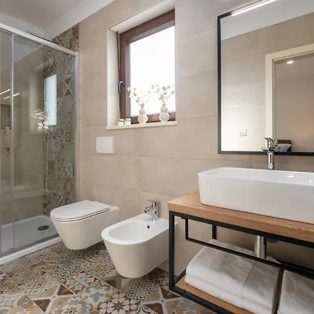 Casa Canziana For 6 People With Private Pool In Pola