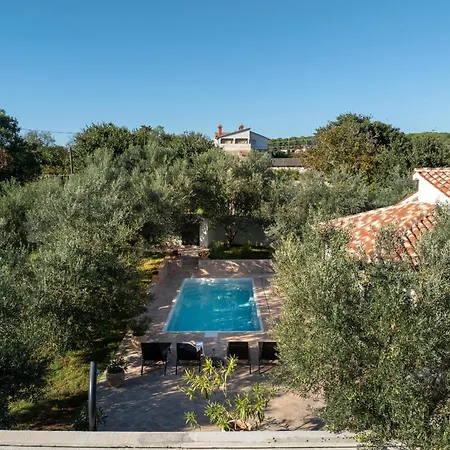 Casa Canziana For 6 People With Private Pool In Pola