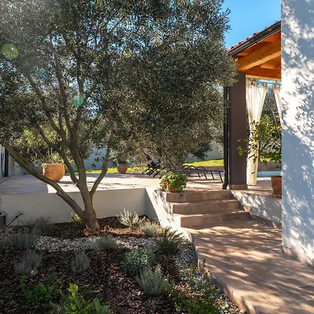 Casa Canziana For 6 People With Private Pool In Βίλα Πούλα