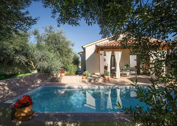 Casa Canziana For 6 People With Private Pool In * Pula