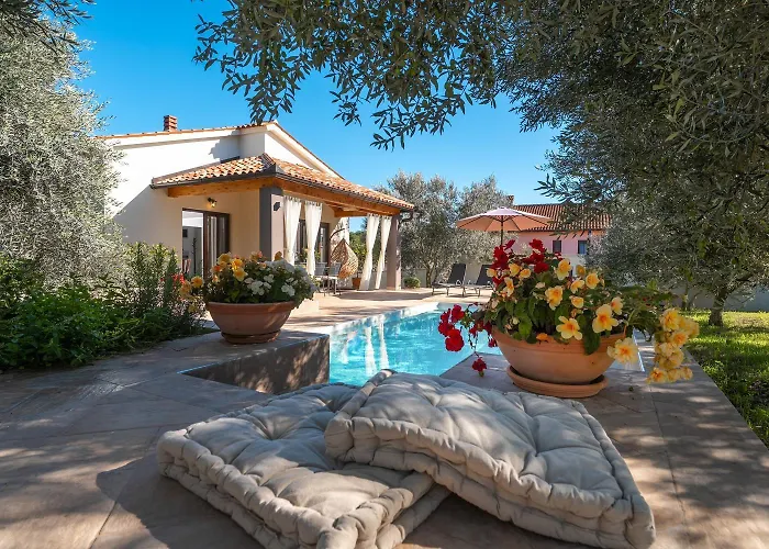 Casa Canziana For 6 People With Private Pool In Pula