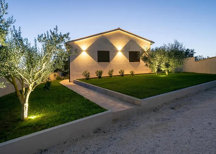 Casa Canziana For 6 People With Private Pool In Villa Pula