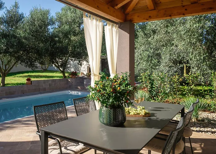 Casa Canziana For 6 People With Private Pool In Villa *