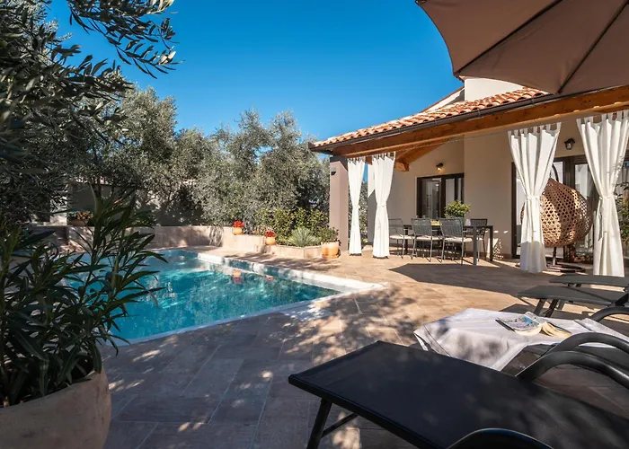 Casa Canziana For 6 People With Private Pool In Villa Pula