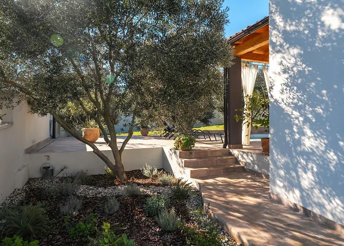 Casa Canziana For 6 People With Private Pool In Villa Pula